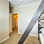Spacious Aurora House With Yard About 10 Mi To Dia!