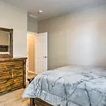 Spacious Aurora House With Yard About 10 Mi To Dia!